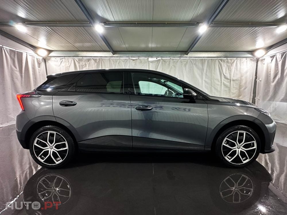MG MG4 77 kWh Extended Range Luxury