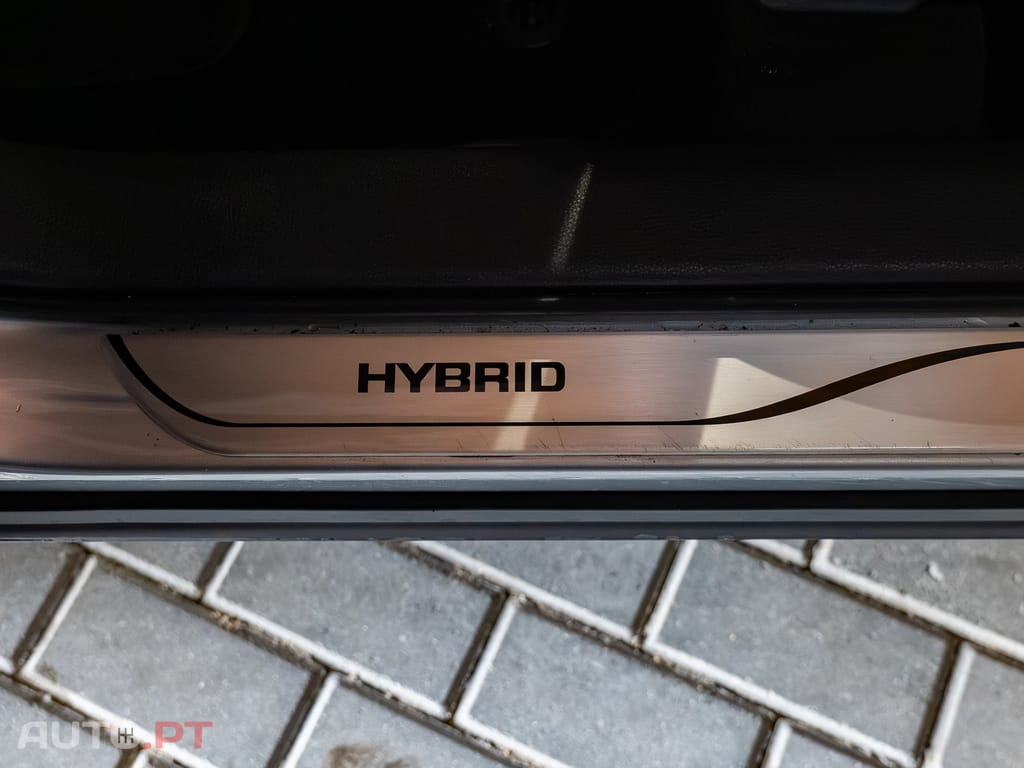Toyota Corolla Cross 2.0 Hybrid Luxury
