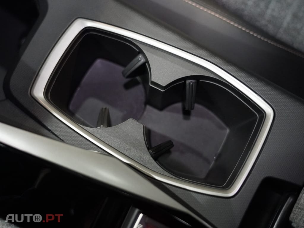 Peugeot 3008 1.2 Hybrid Allure e-DCS6