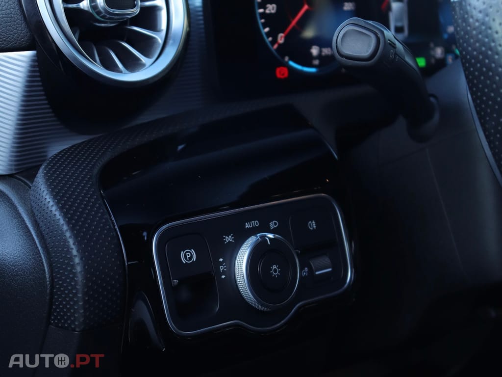 Mercedes-Benz A 250 e 8G-DCT AMG Line