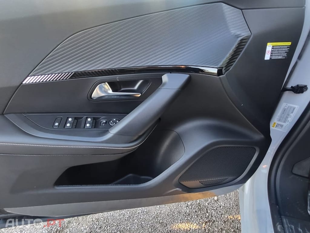 Peugeot 2008 1.2 PureTech Allure Pack