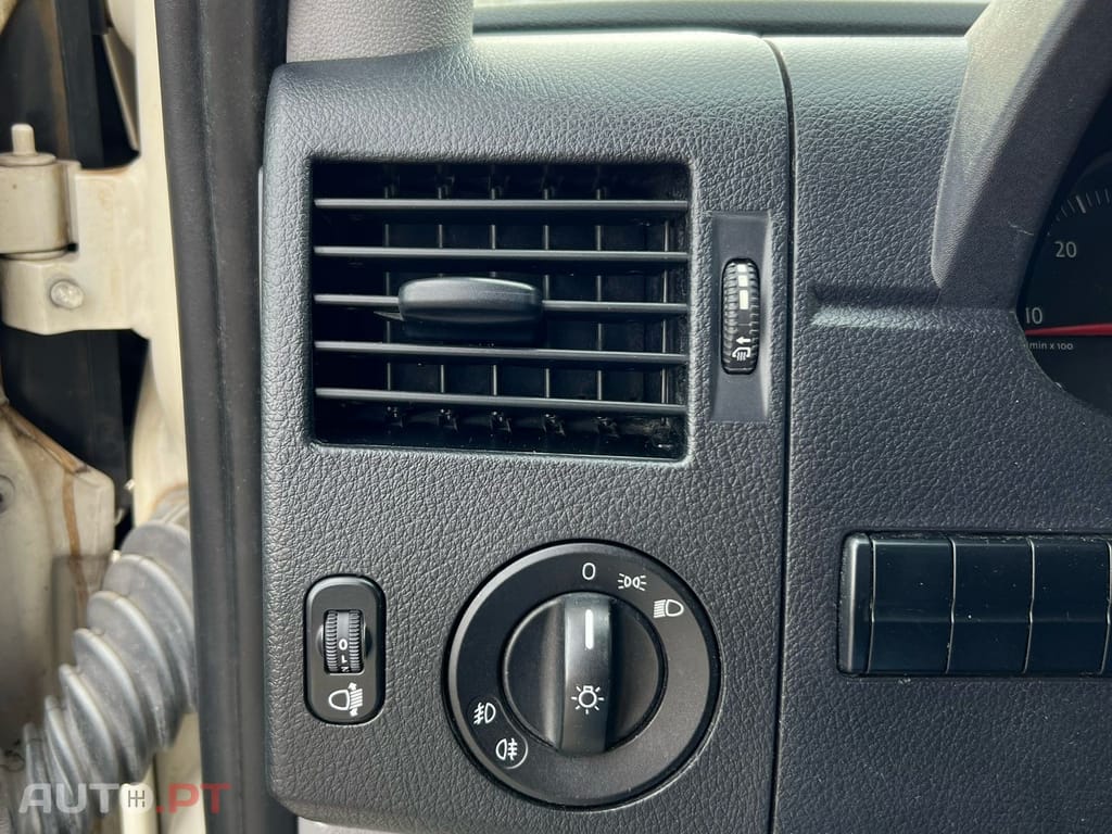 Volkswagen Crafter 35 2.5 TDi 164 Média