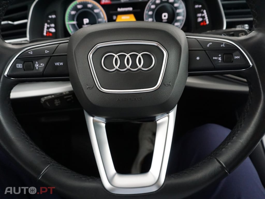 Audi Q8 55 TFSIe quattro Tiptronic competition plus