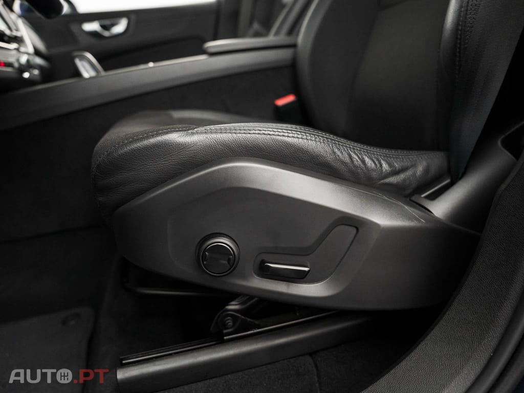 Volvo XC60 2.0 T8 PHEV Momentum Plus AWD