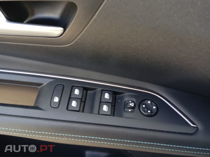 Peugeot 3008 Plug-In Hybrid 225 e-EAT8 Allure Pack