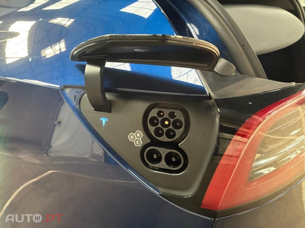 Tesla Model Y Long Range Dual Motor AWD
