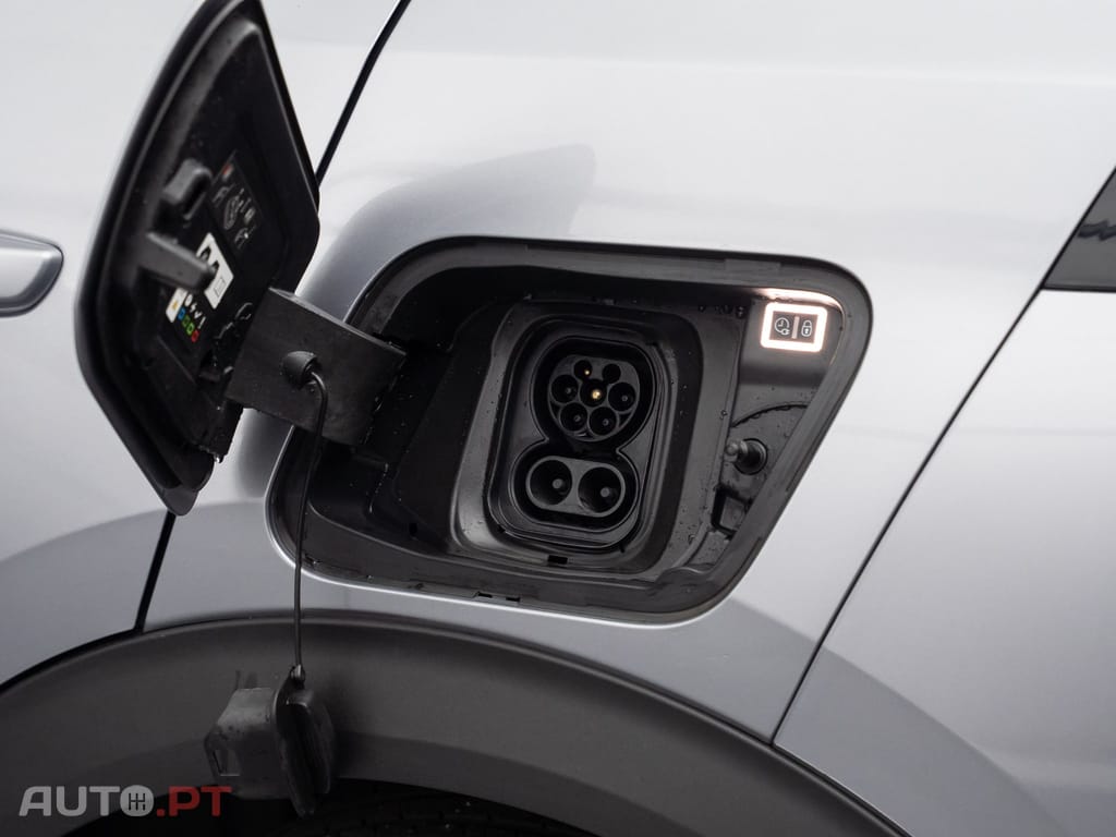 Peugeot E-2008 50 kWh Active Pack