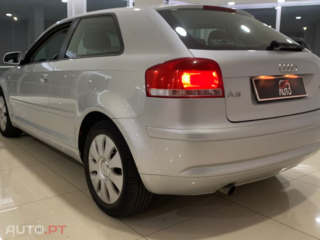 Audi A3 1.6 FSI ATTRACTION