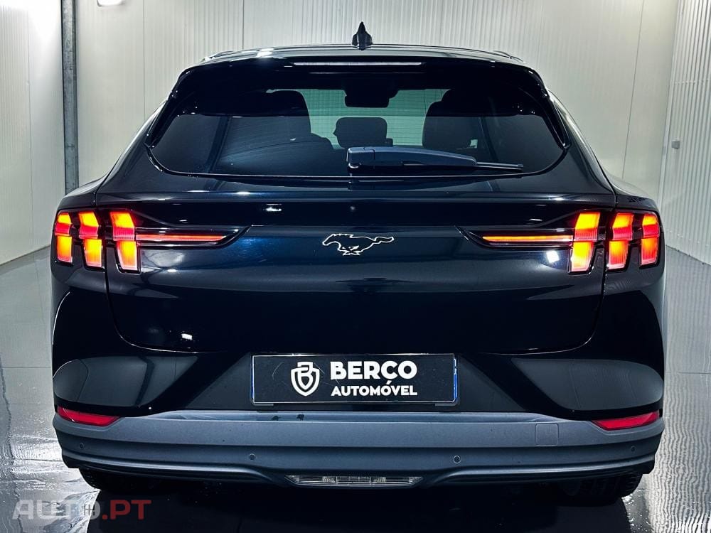 Ford Mustang Mach-E 75.7 kWh Base