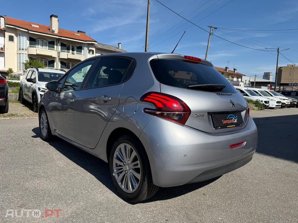 Peugeot 208 1.2 PureTech Signature