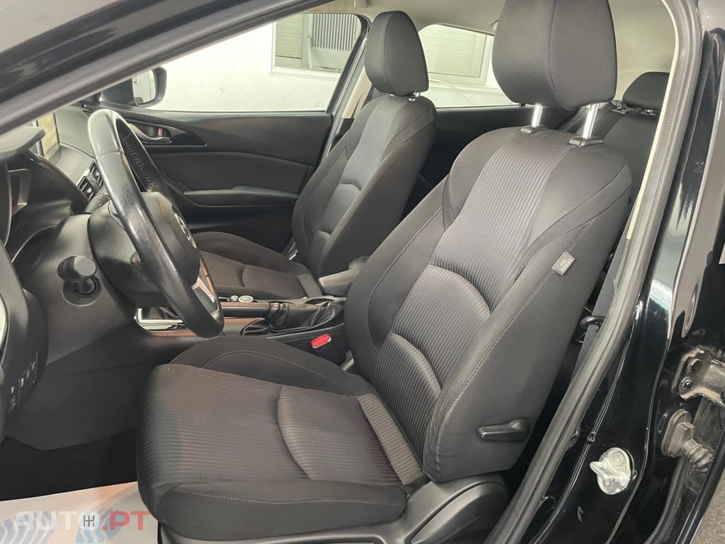 Mazda 3 1.5 Sky-D Evolve HS Navi
