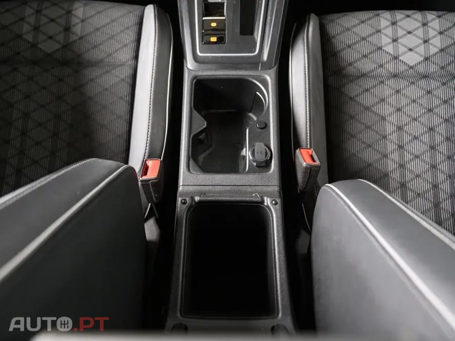 Volkswagen Golf 1.5 eTSI R-Line DSG