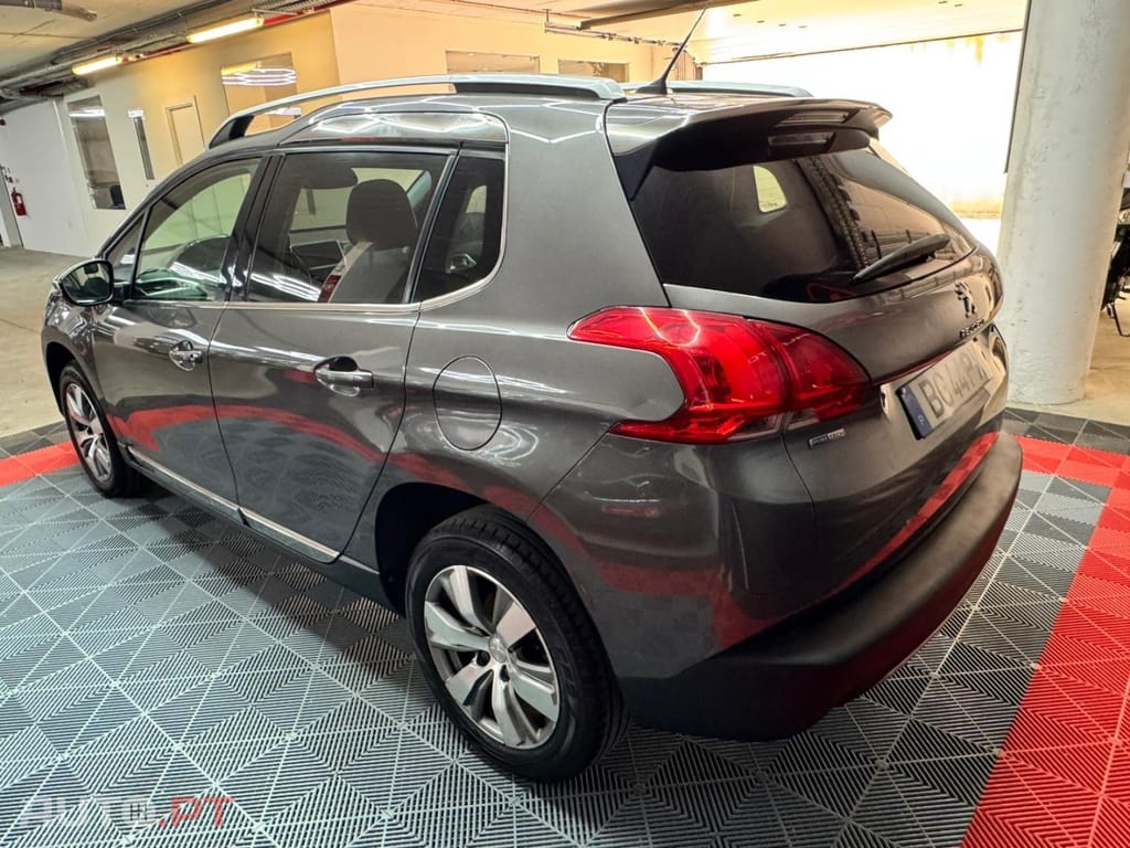 Peugeot 2008 1.2 PureTech Style EAT6