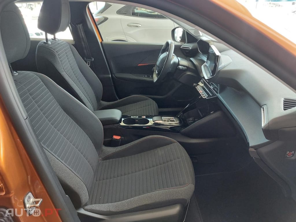 Peugeot E-2008 50 kWh Active Pack