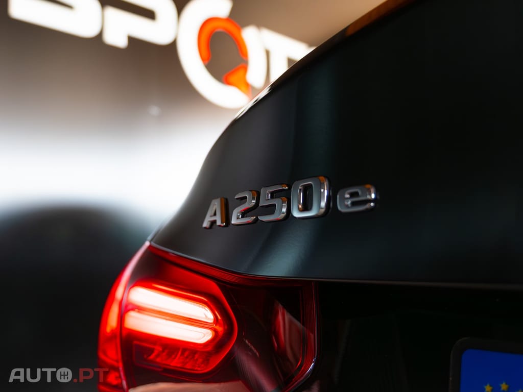 Mercedes-Benz A 250 e AMG Line