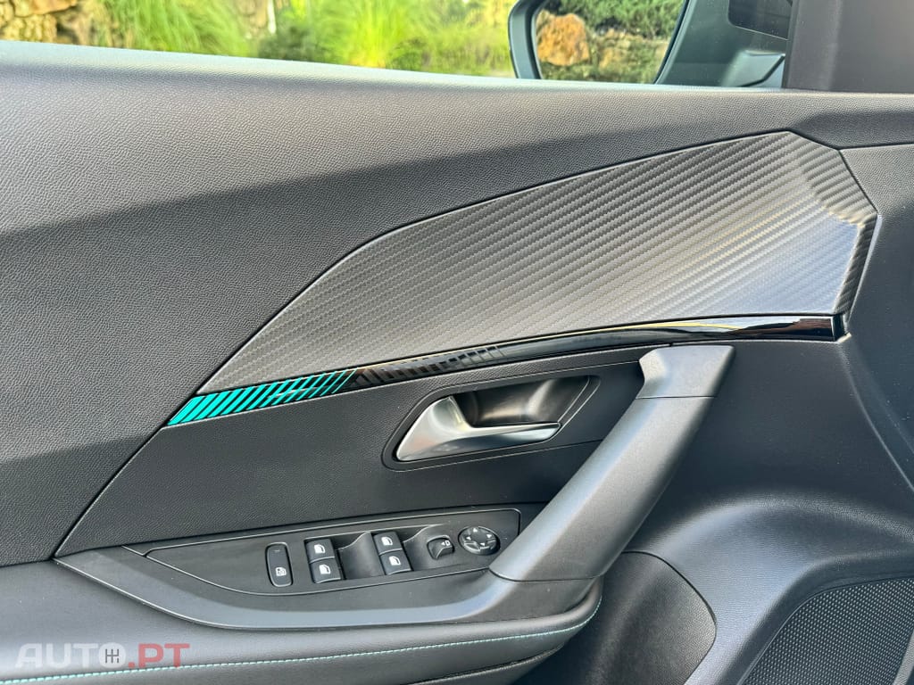Peugeot E-2008 50 kWh Allure