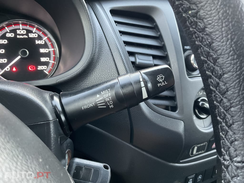 Mitsubishi L200 2.3 DI-D CD Invite Strakar Look 4WD