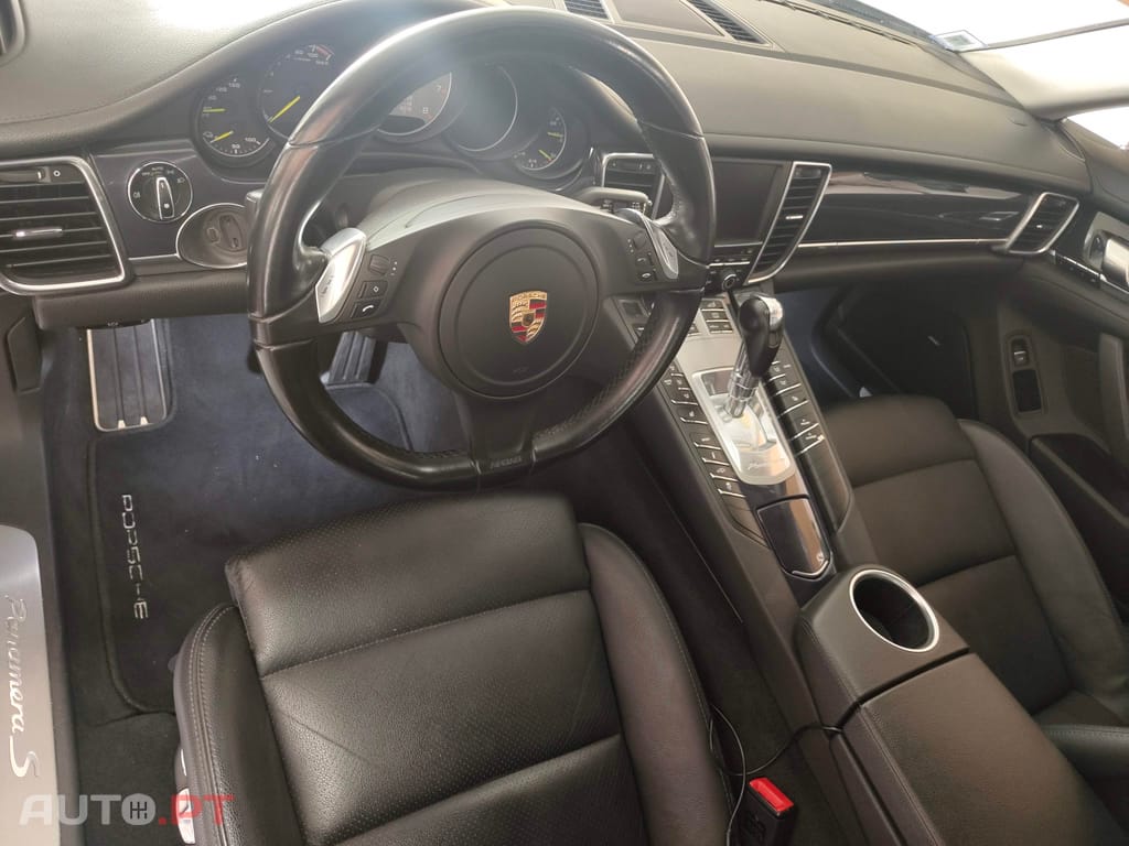 Porsche Panamera Hybrid S - Imaculado - Revisoes todas na marca