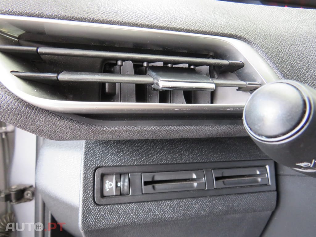 Peugeot 3008 1.5 BlueHDi Active