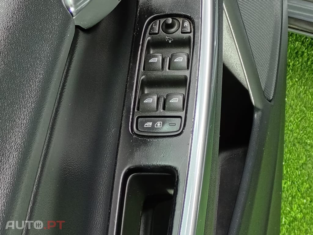 Volvo V60 2.0 D2 R-Design Momentum