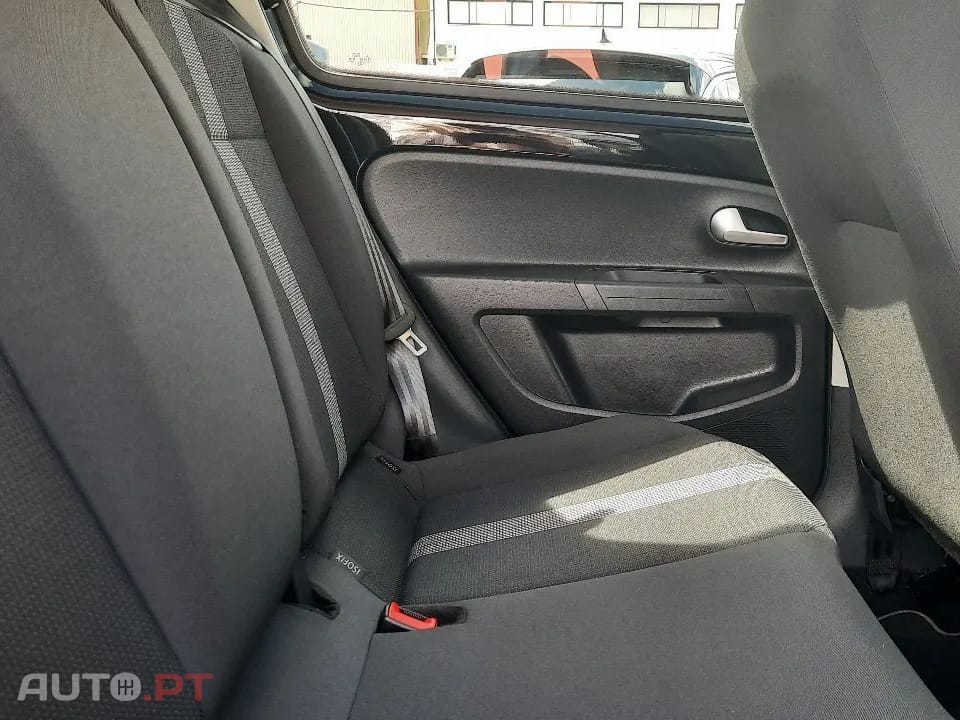 Volkswagen e-Up Entry