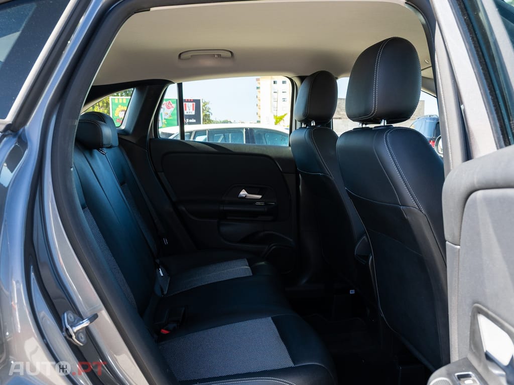 Mercedes-Benz GLA 180 d — fotografia 15