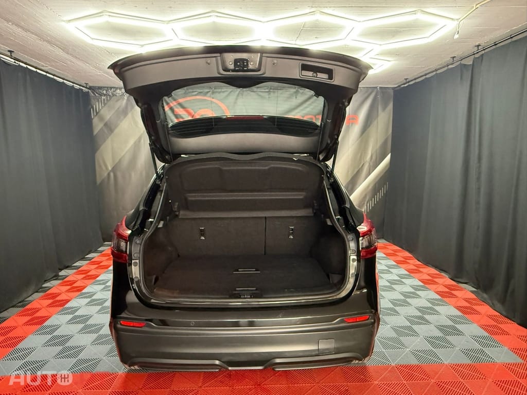Nissan Qashqai 1.5 dCi N-Connecta J17 DCT