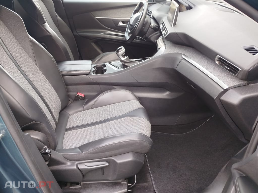 Peugeot 5008 1.2 PureTech Allure Grip Control