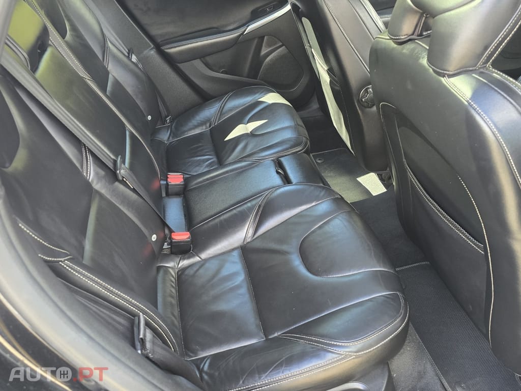 Volvo V40 2.0 D4 R-Design Summum