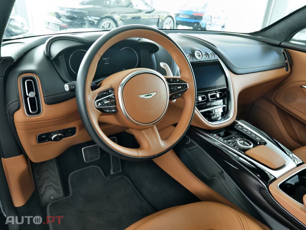 Aston Martin DBX 4.0 V8