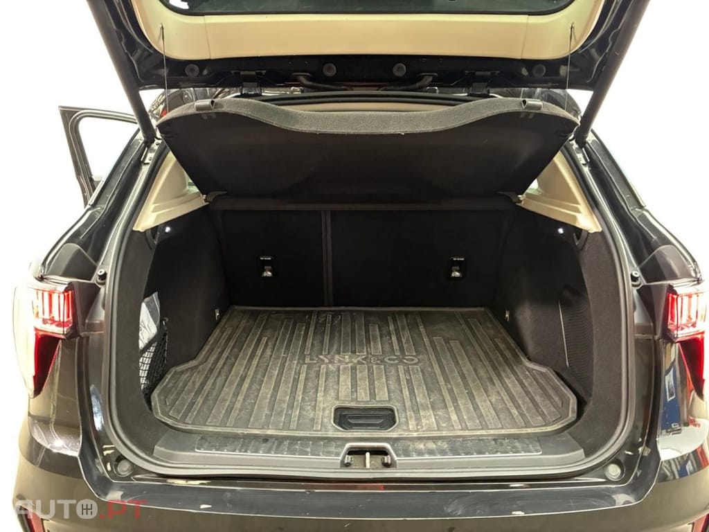 Lynk & Co 01 PHEV