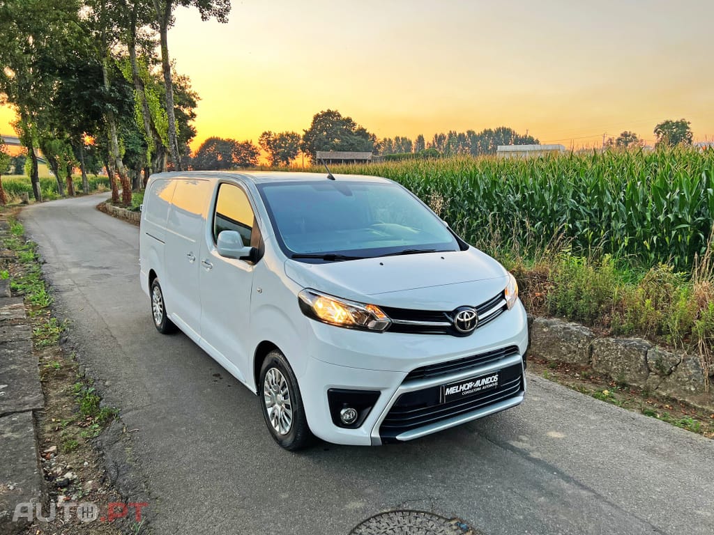 Toyota Proace Verso Long 50KWh Business