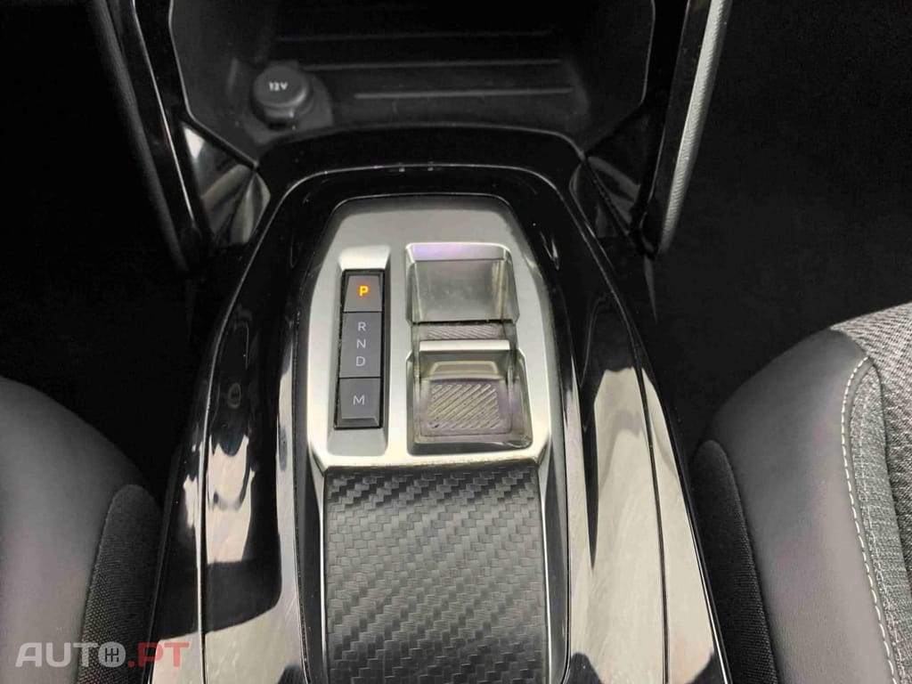 Peugeot 2008 1.2 PureTech EAT8 Allure