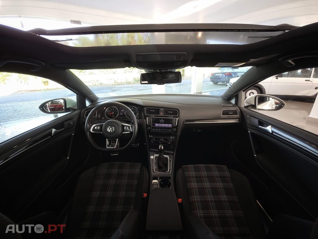Volkswagen Golf 2.0 TSI GTI DSG