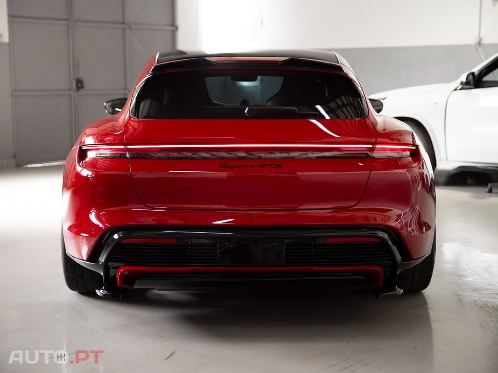 Porsche Taycan GTS Sport Turismo