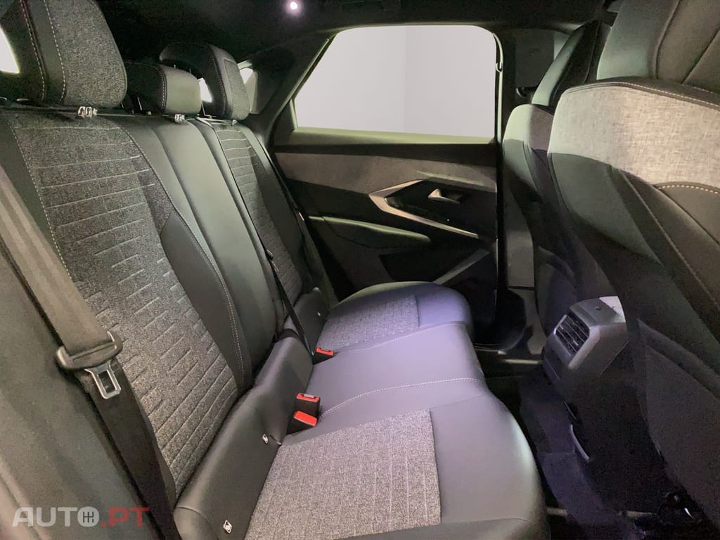 Peugeot 3008 1.2 Hybrid Allure e-DCS6