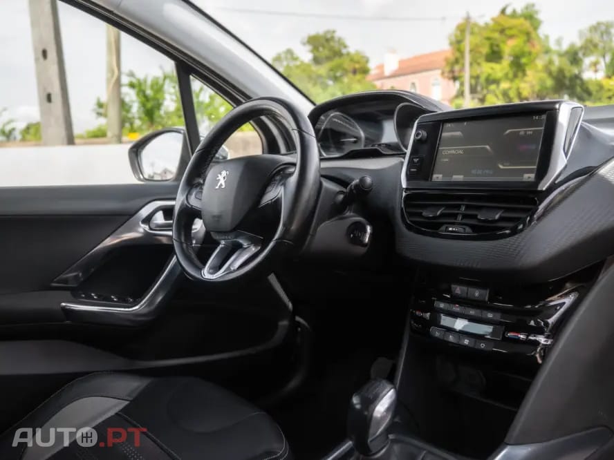 Peugeot 2008 1.2 VTi Allure