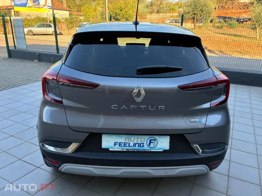 Renault Captur 1.6 HYBRID E-TECH INTENS