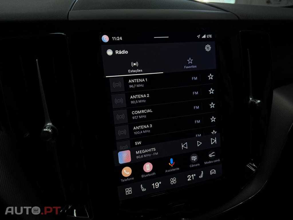 Volvo XC 60 2.0 T6 PHEV Black Edition AWD — fotografia 42
