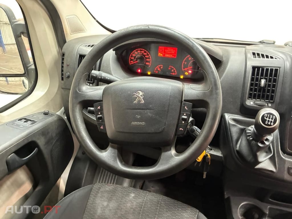 Peugeot Boxer 2.0 BlueHDi 330 L2H2 Premium