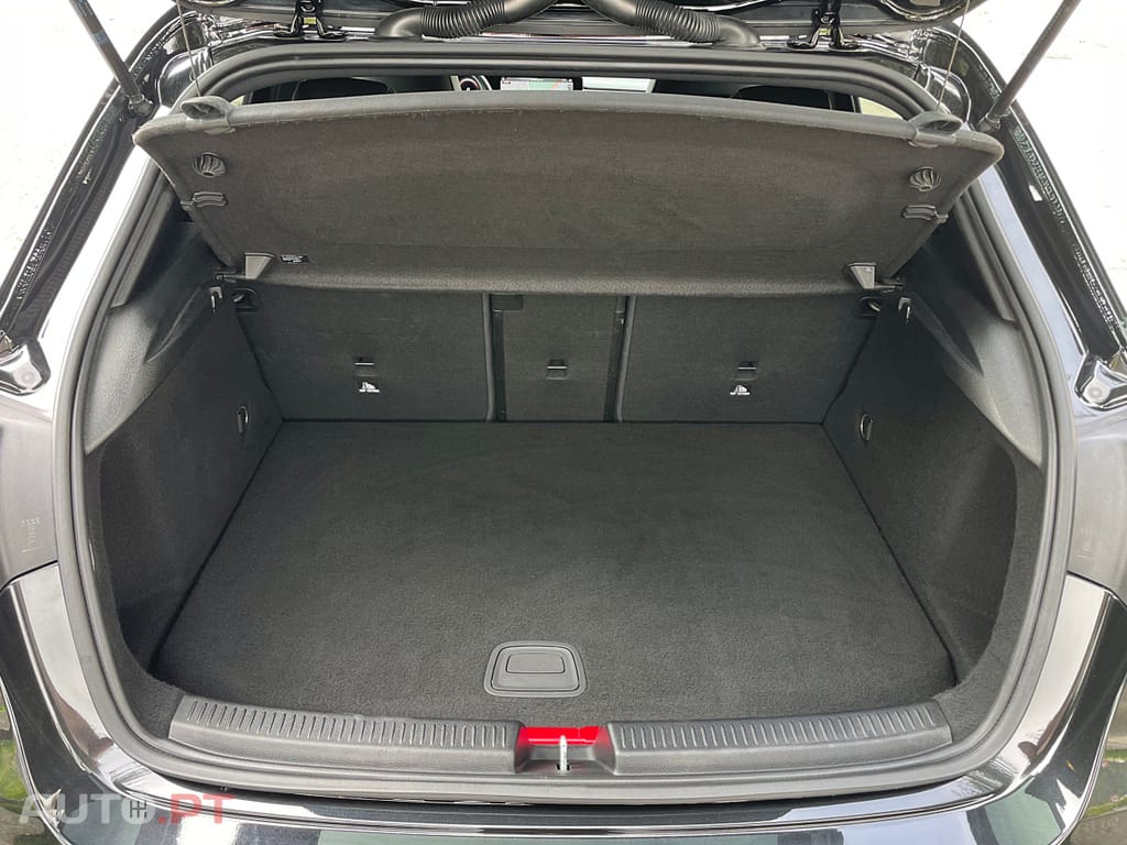 Mercedes-Benz A 250 e 8G-DCT AMG Line