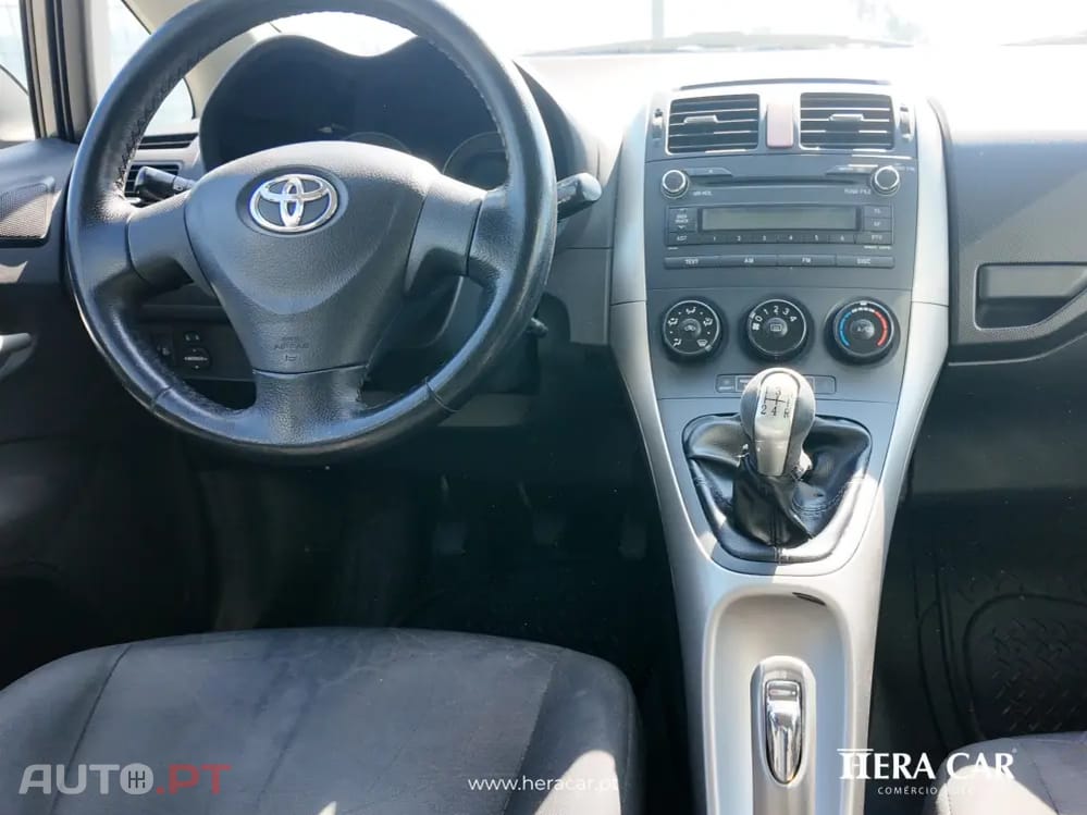 Toyota Auris Outro