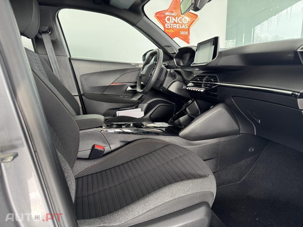 Peugeot E-2008 50 kWh Active Pack