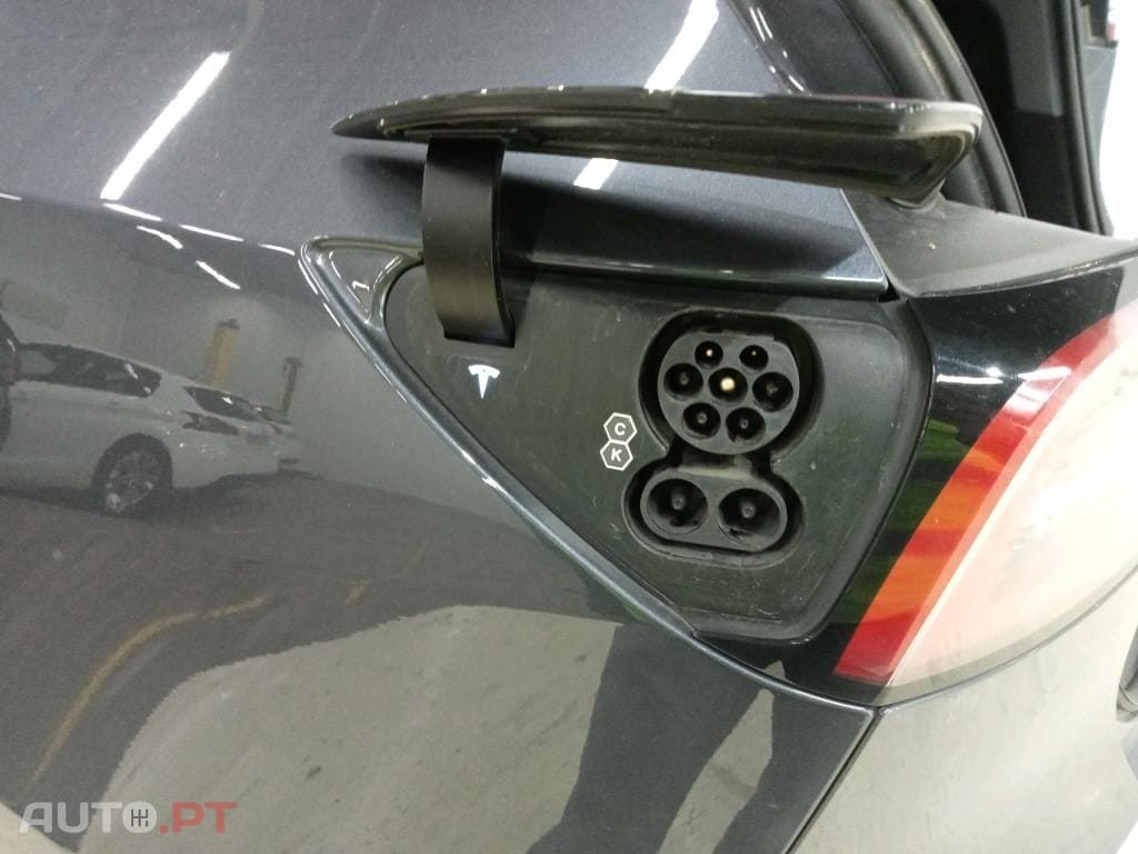 Tesla Model Y Long Range Tração Integral