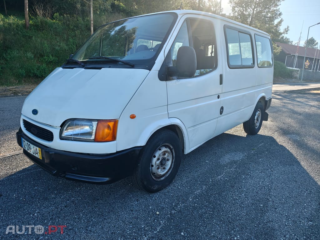 Ford Transit 120 VAN TD 85cv (9 Lugares)