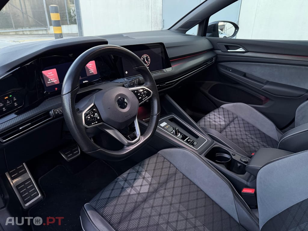 Volkswagen Golf 1.5 eTSI R-Line DSG