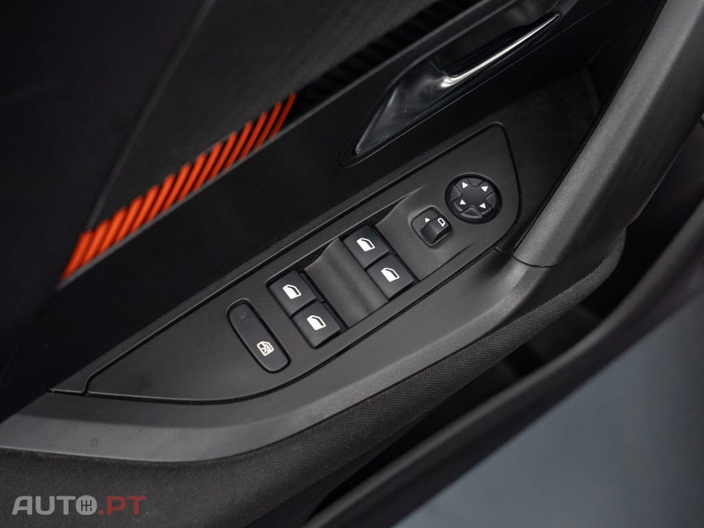 Peugeot E-2008 50 kWh Active Pack