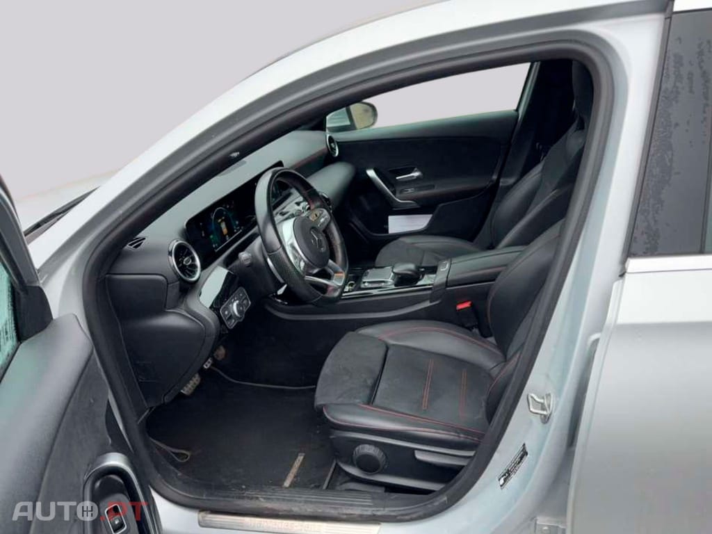 Mercedes-Benz A 250 AMG Premium I.V.A DEDUTIVEL