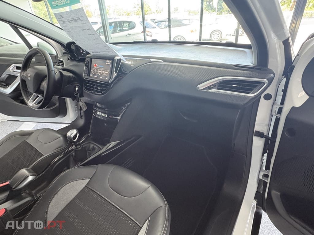 Peugeot 2008 1.2 PureTech Allure
