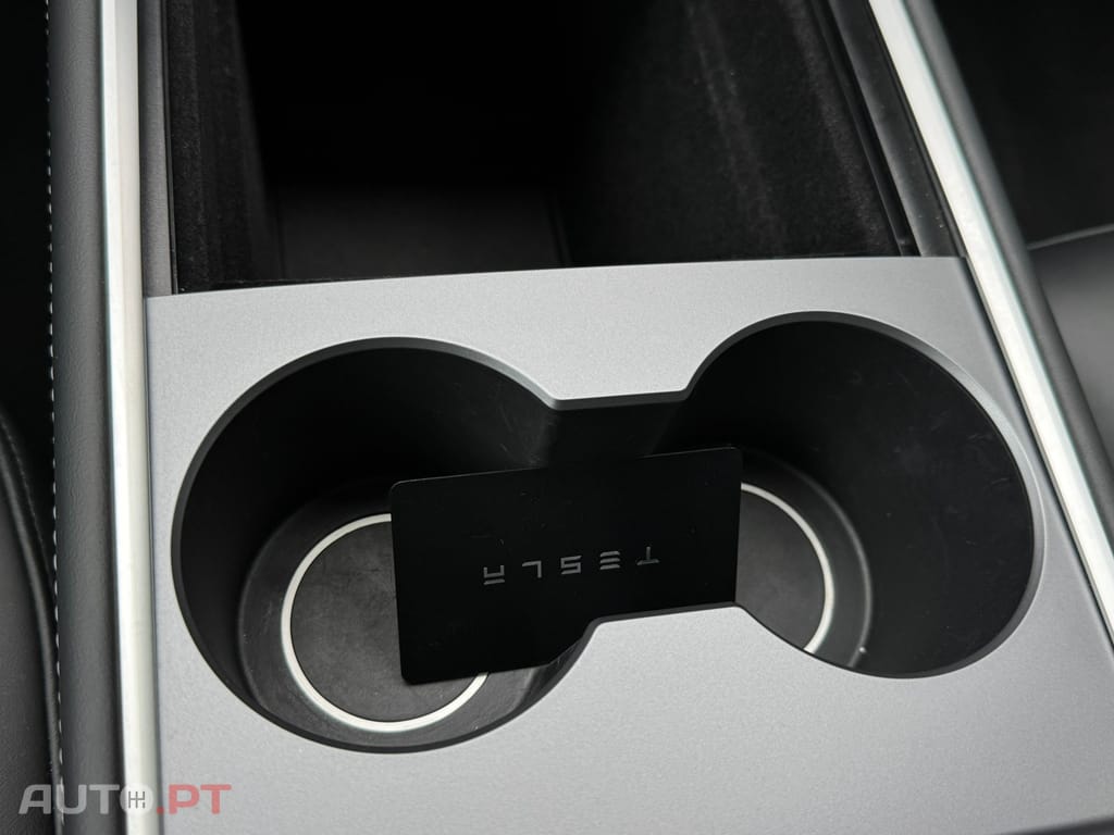 Tesla Model Y Long-Range RWD